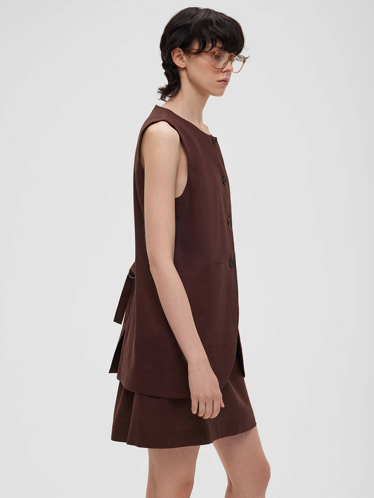 Жилет на пуговицах с карманами из льняной ткани 0188, коричневый