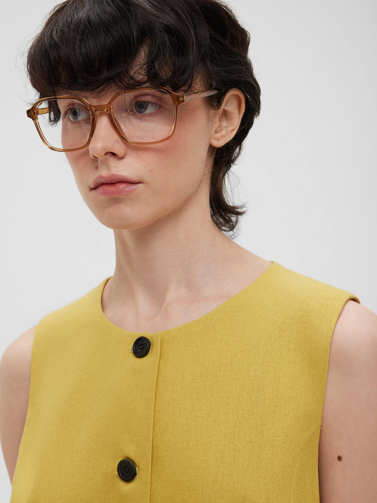 Жилет на пуговицах с карманами из льняной ткани 0188, желтый