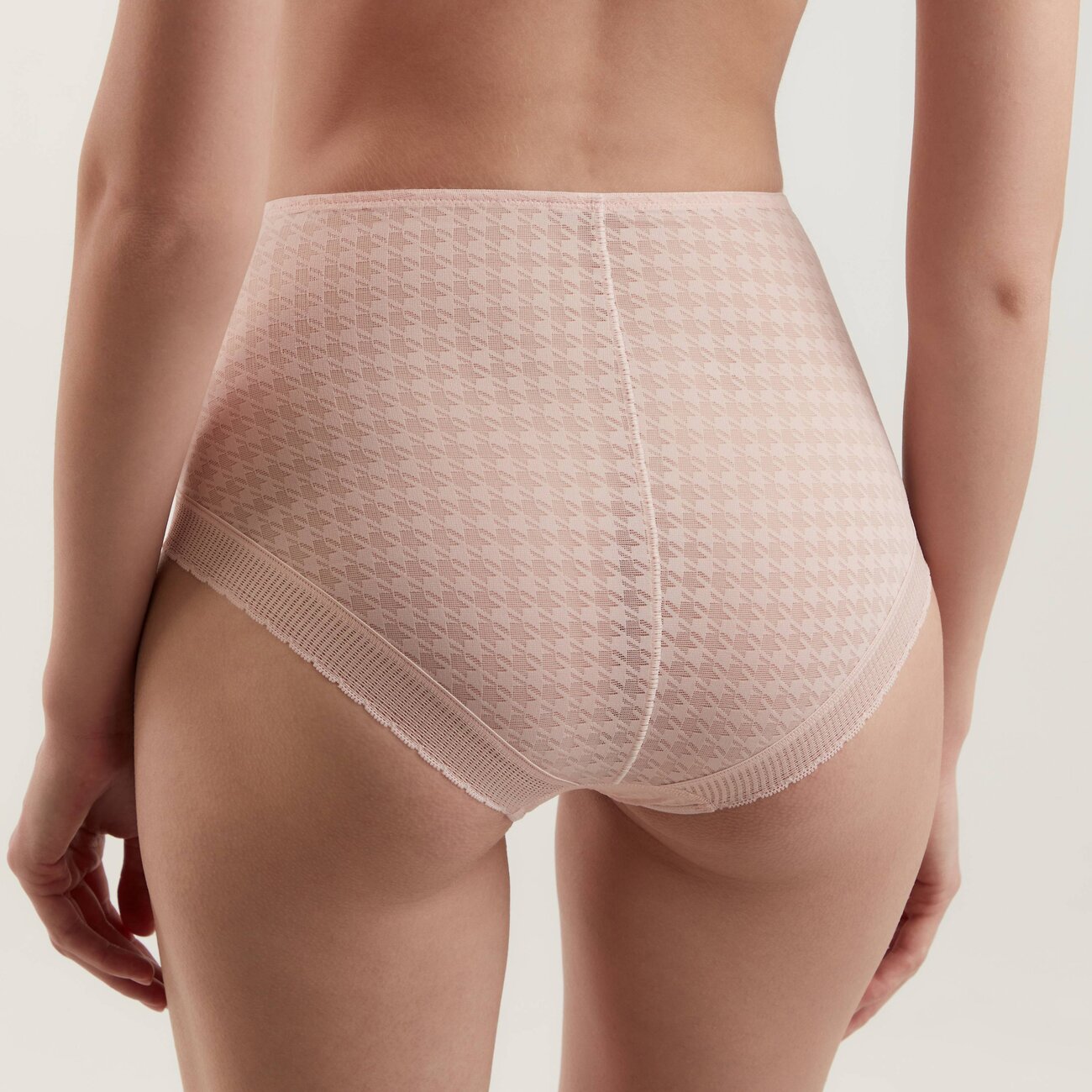 ст. цена901руб.! Conte elegant Трусы BODY COUTURE RP2093камея