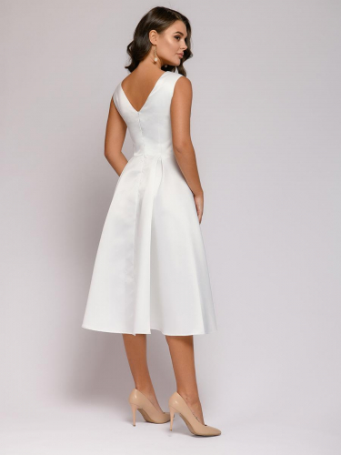 Платье белое длины мини с кружевной вставкой без рукавов