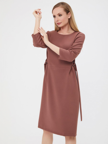 Платье коричневое длины миди с оригинальным поясом