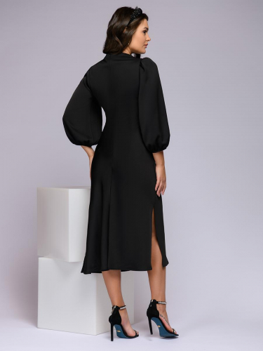Платье черное длины миди с объемными рукавами и разрезами по бокам