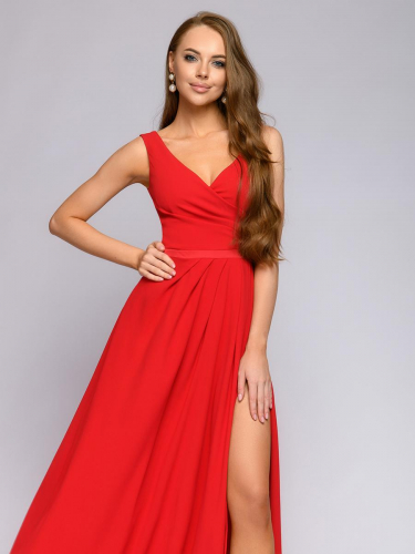 Платье красное длины макси с разрезом на юбке