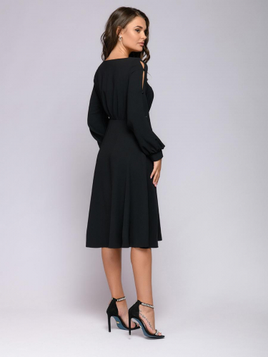 Платье черное с завышенной талией и оригинальными рукавами