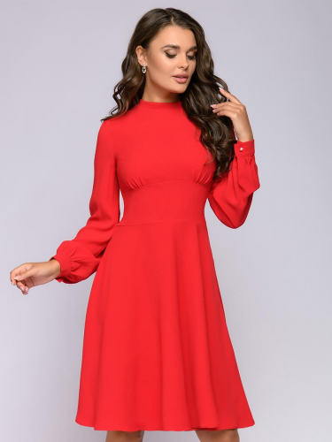 Платье длины мини красное с завышенной талией и объемными рукавами