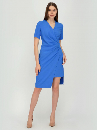 Платье голубое с короткими рукавами и драпировкой на талии