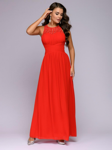 Платье красное длины макси с жемчужной отделкой