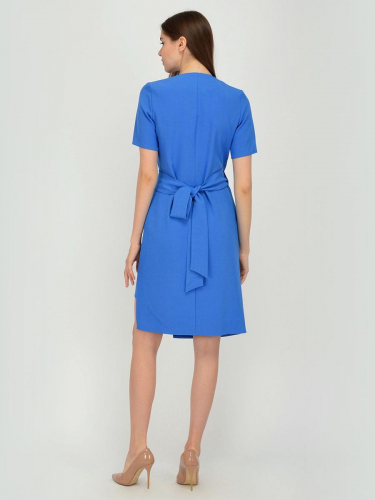 Платье голубое с короткими рукавами и драпировкой на талии