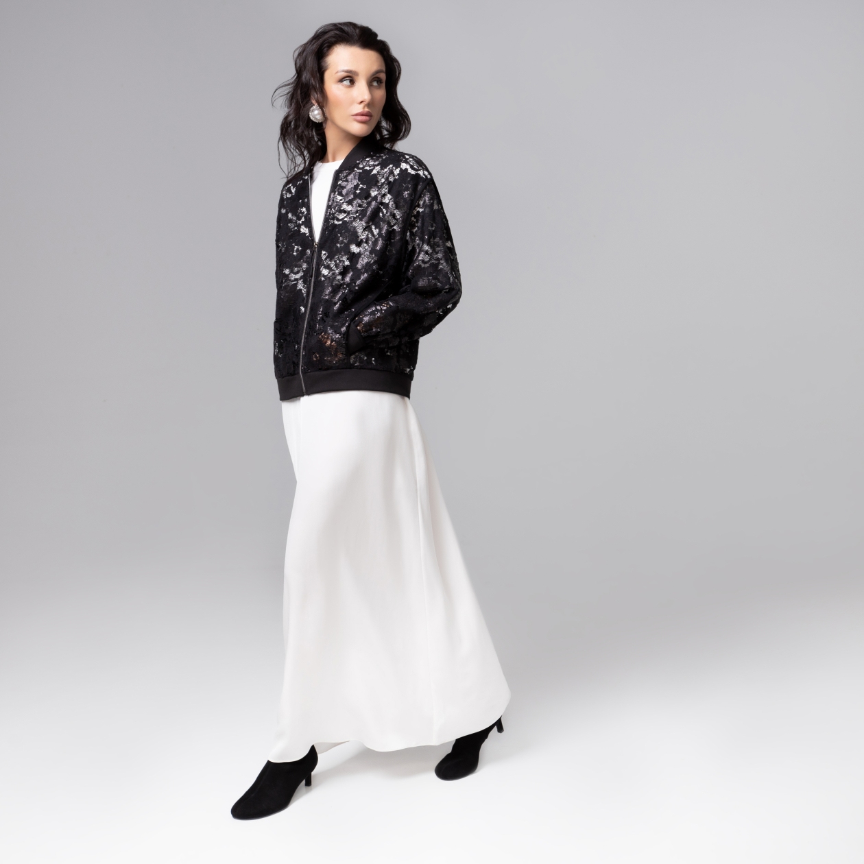 Бомбер с пайетками, расшитый, Секрет смелости (чёрный)