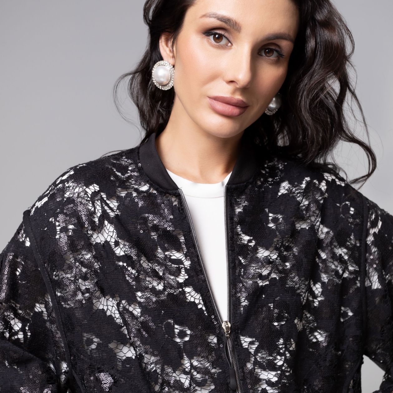 Бомбер с пайетками, расшитый, Секрет смелости (чёрный)