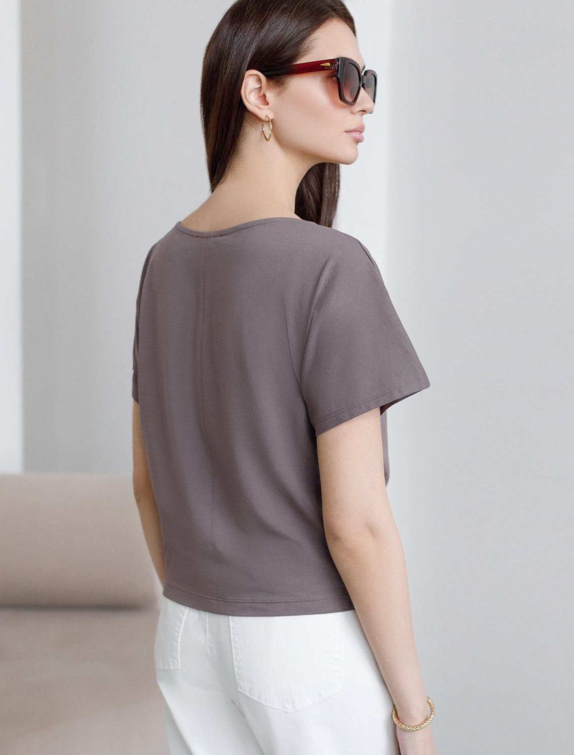 Нарядная футболка с блестящим принтом D49.133 кофейный_цветок