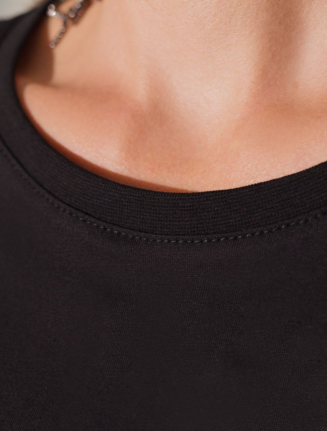 Нарядная футболка с блестящим принтом D49.135 черный_partyloading