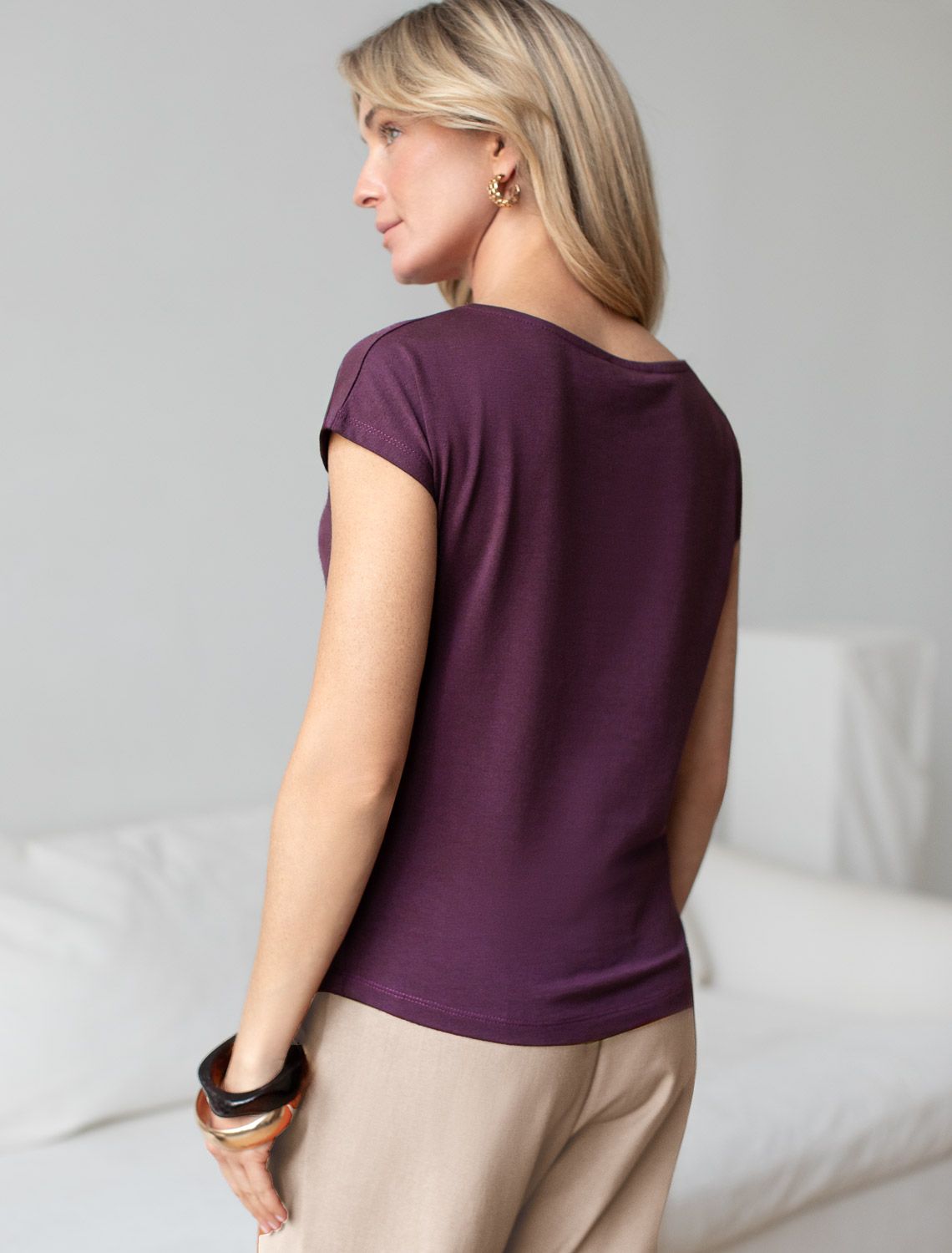 Нарядная футболка с блестящим принтом D49.134 бургунди_волна