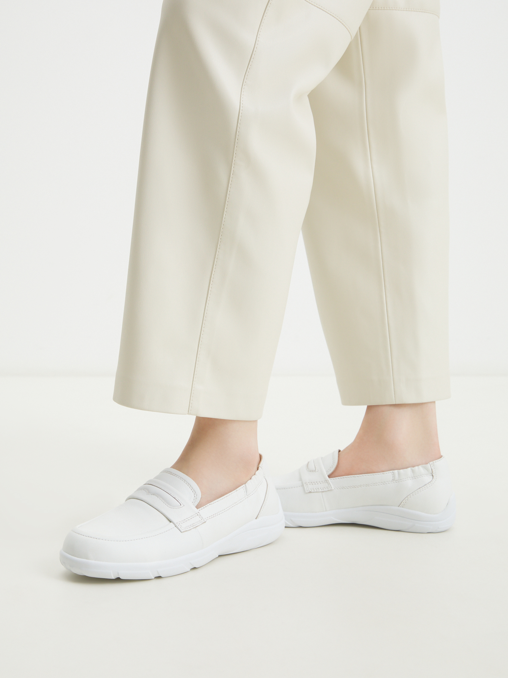 5871 р. 10300 р. Женские лоферы CAPRICE ELLA