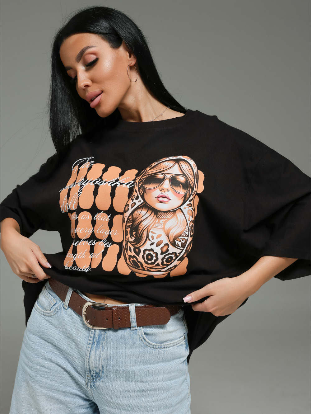 Амина футболка женская (черный матрешка)