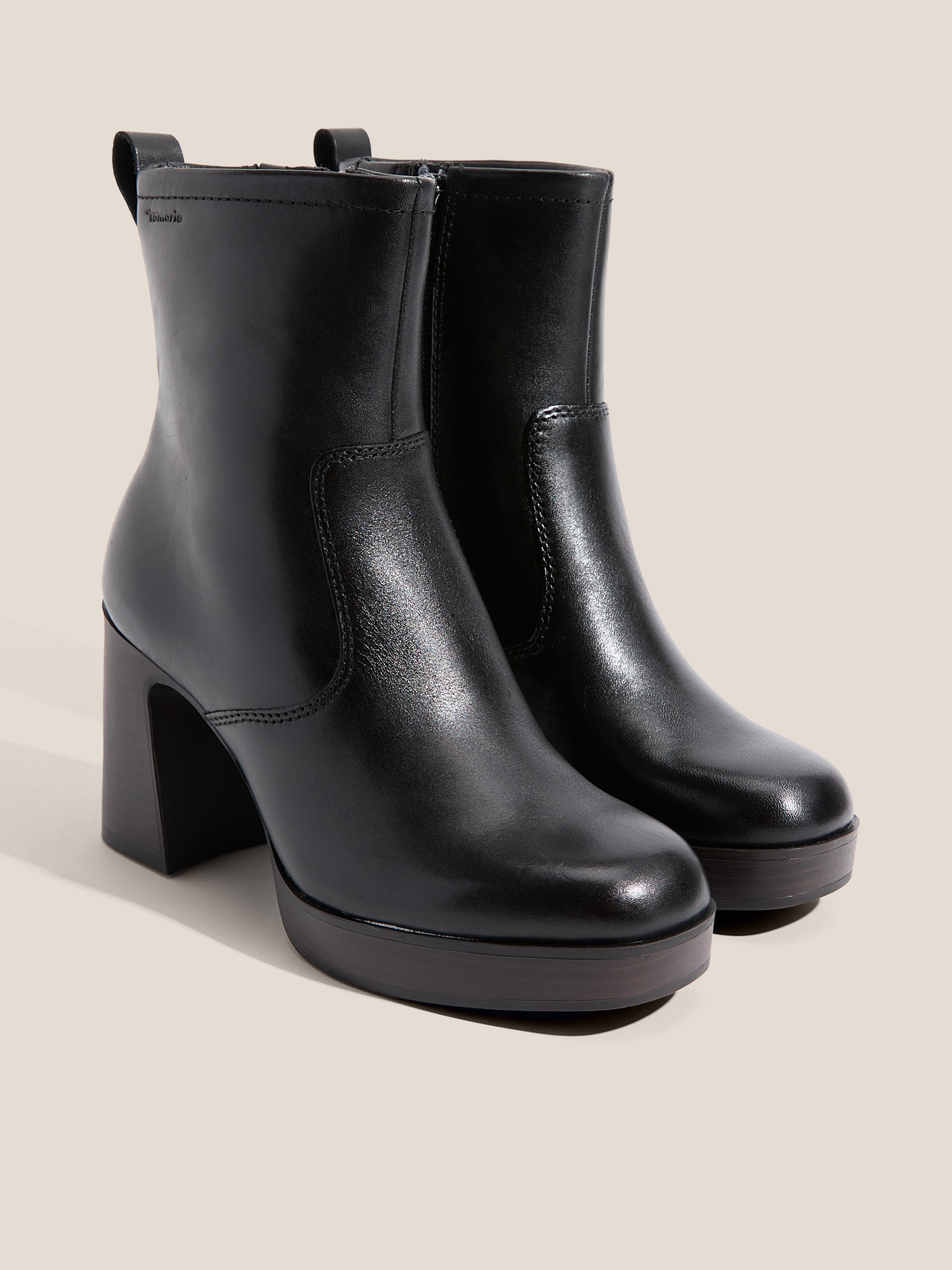 8960 р. 16000 р. Ботильоны TAMARIS GRANDIA