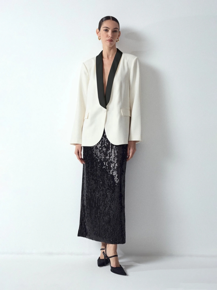 Однобортный жакет-смокинг ,
100% полиэстер ,