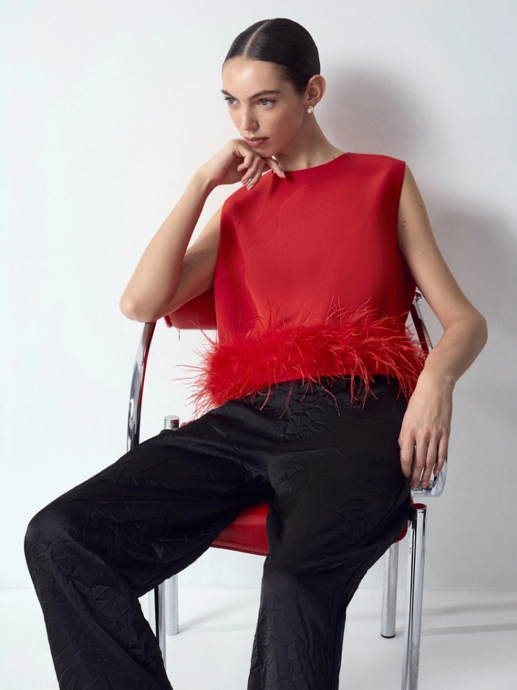 Топ с перьями ,
100% полиэстер ,