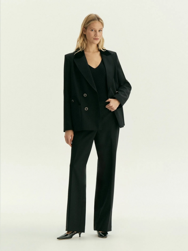 Брюки прямого кроя с защипами ,
68% полиэстер, 27% вискоза, 5% эластан ,