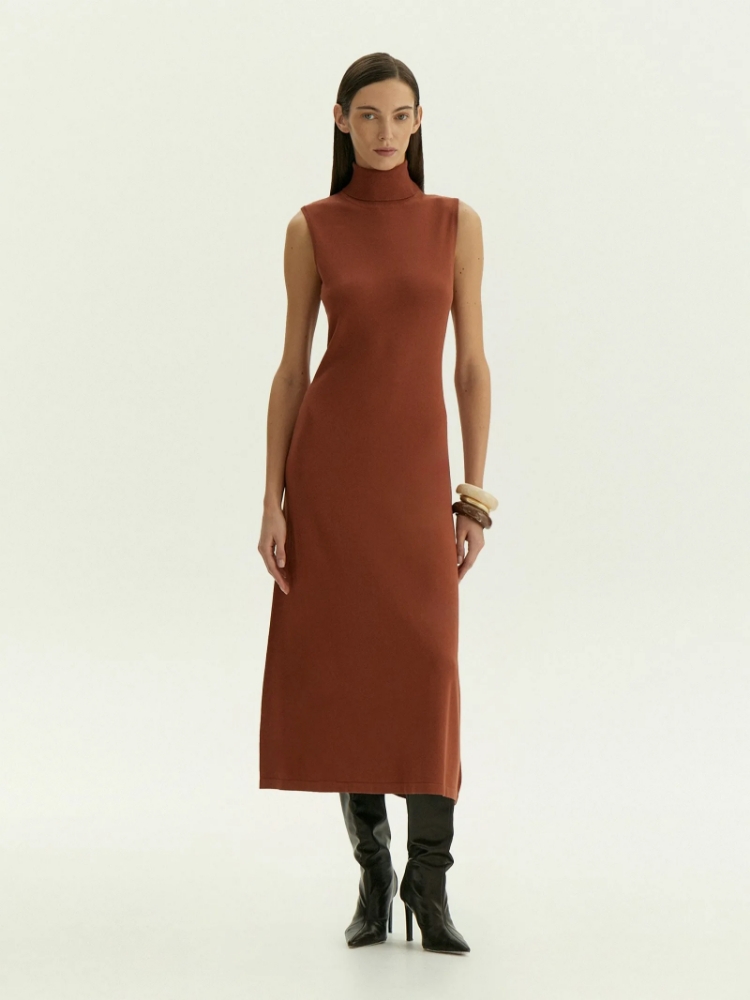 Платье без рукавов ,
80% вискоза, 20% полиамид ,