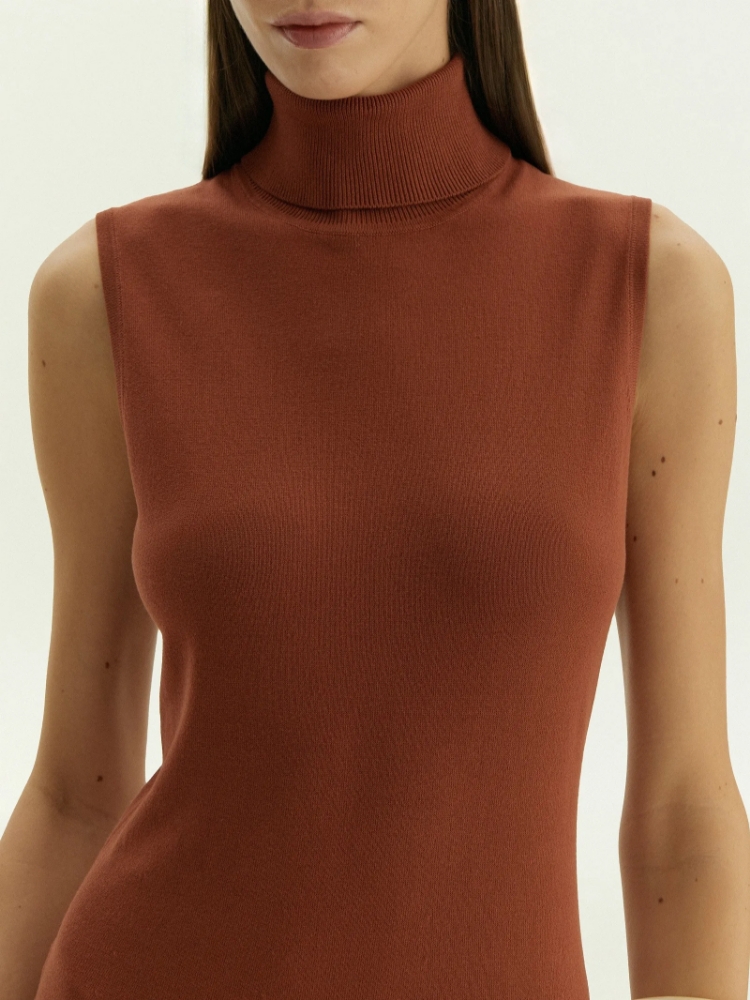 Платье без рукавов ,
80% вискоза, 20% полиамид ,