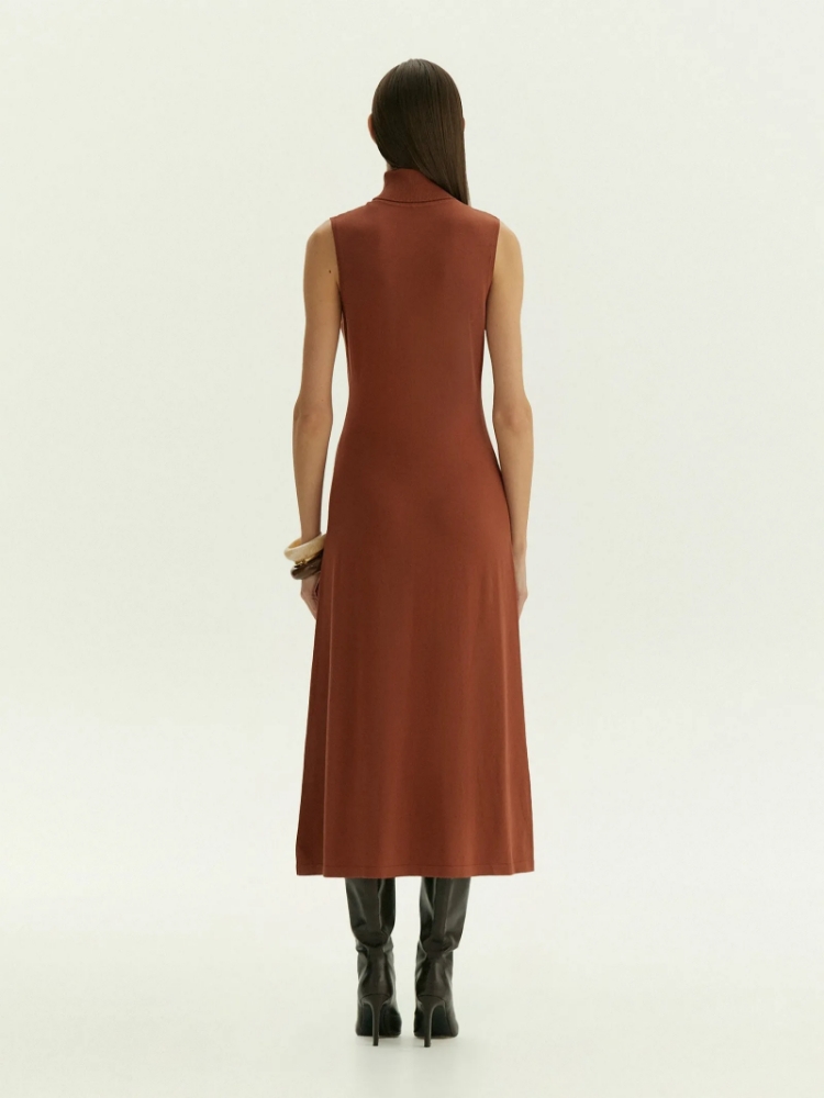 Платье без рукавов ,
80% вискоза, 20% полиамид ,