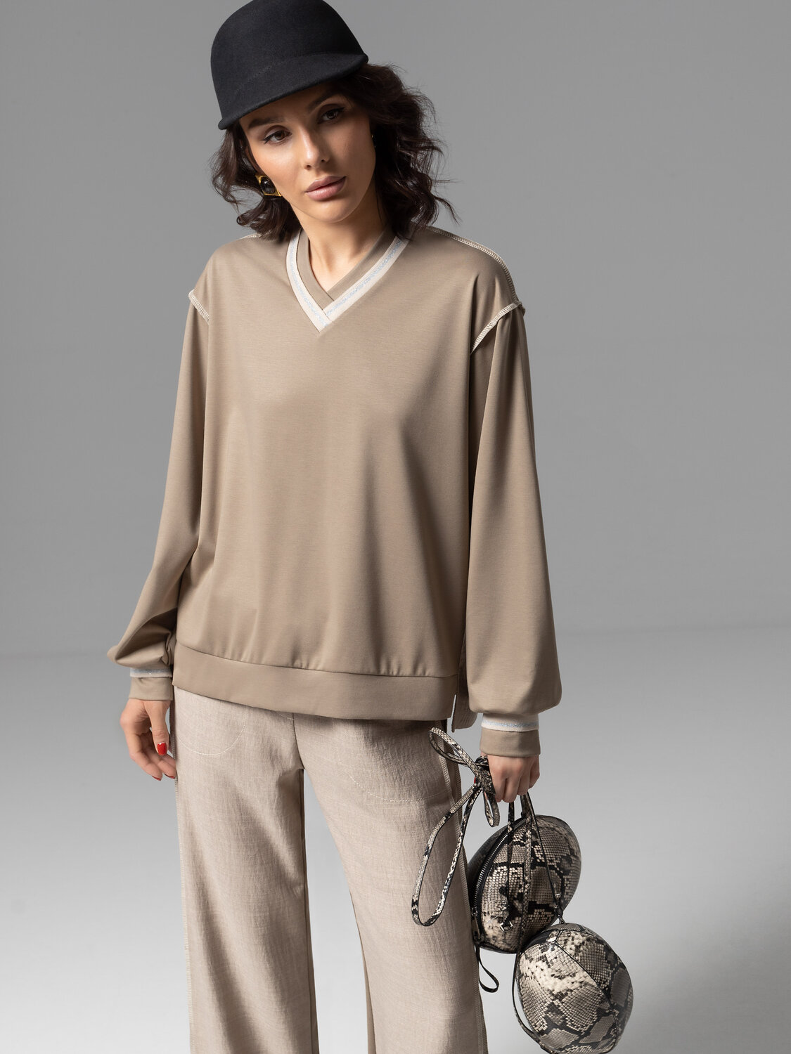 ст. цена2839руб.! CHARUTTI Свитшот 11666Бежевый