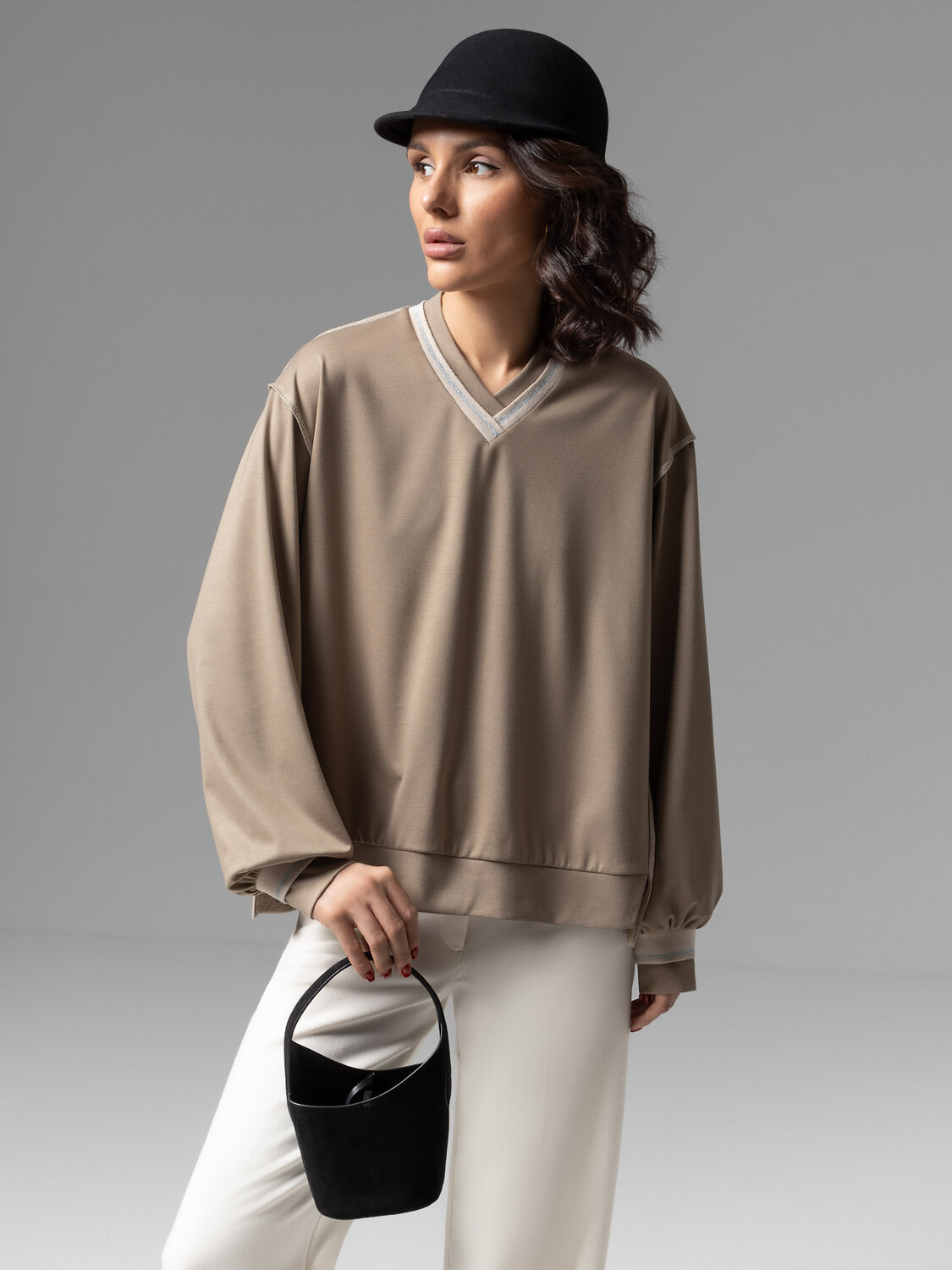 ст. цена2839руб.! CHARUTTI Свитшот 11666Бежевый