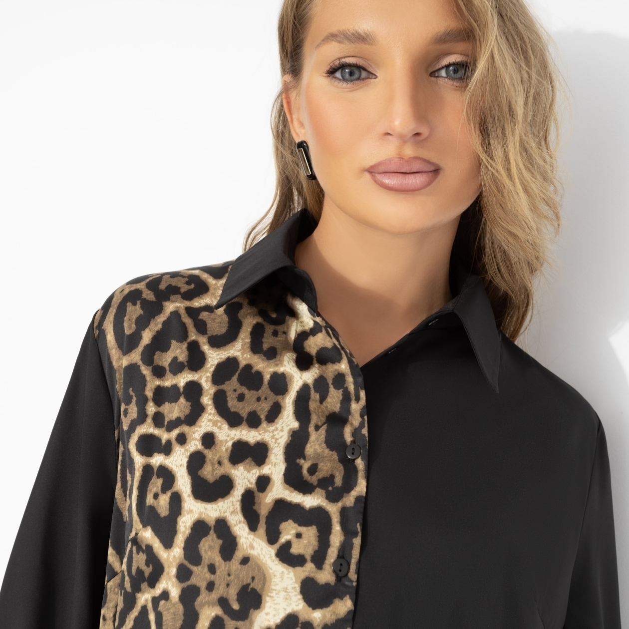 СТ. ЦЕНА 1690 руб//Рубашка из атласа и шёлка, Лабиринт обещаний (леопард)