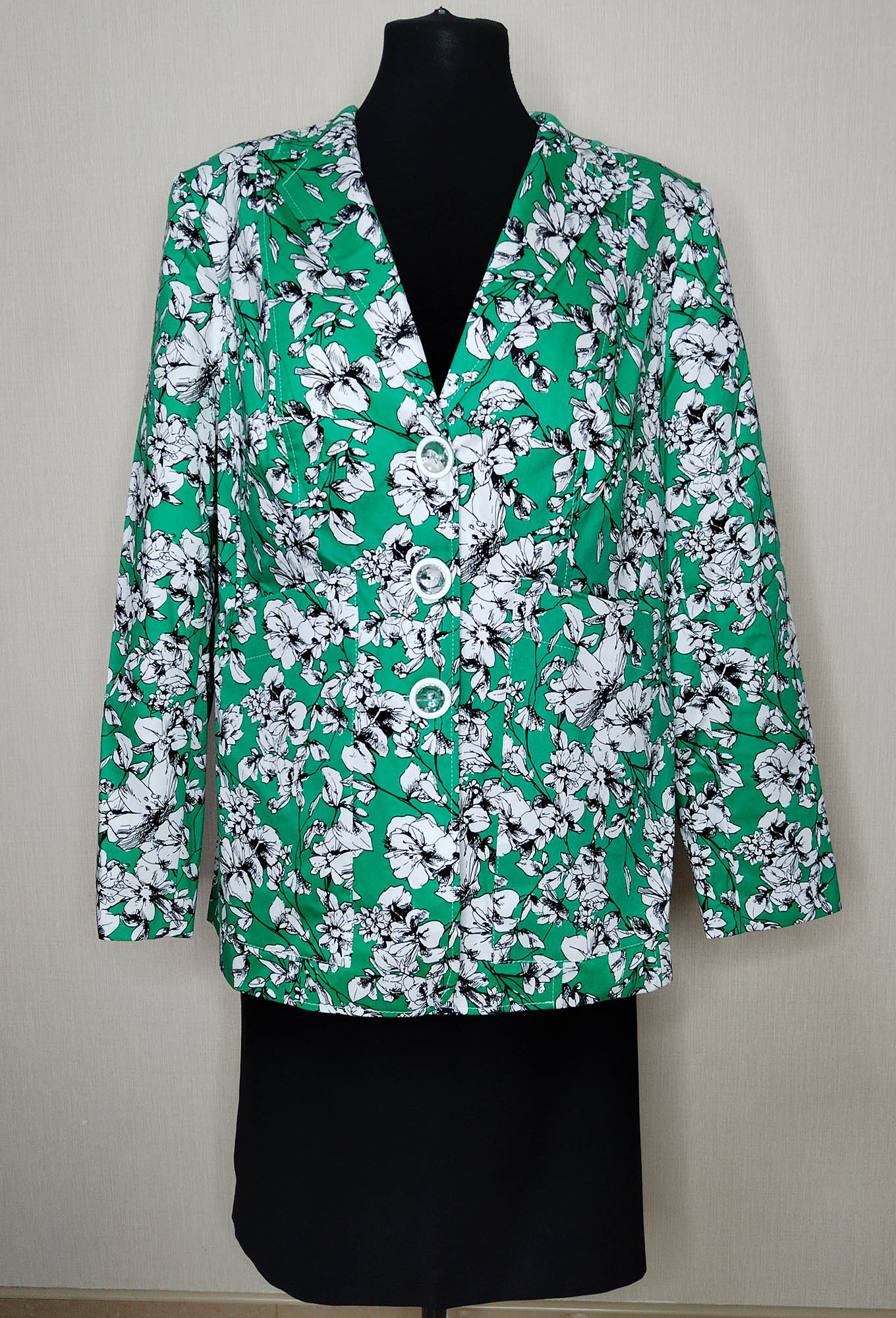 ст. цена1999руб.! Жакет БЕЛЭЛЬСТИЛЬ 203-1 зеленый черно-белые цветы
