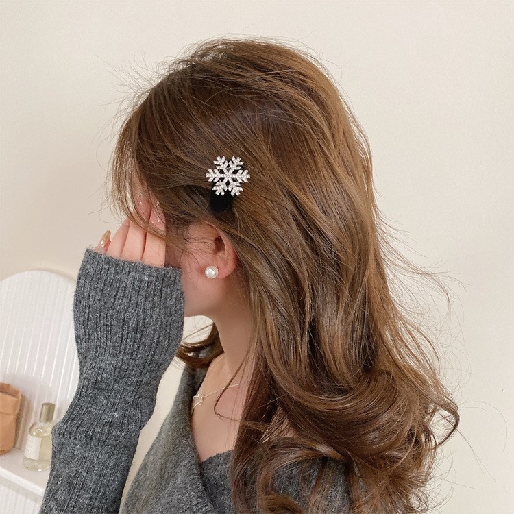 Комплект заколок СНЕЖИНКИ сияющие со стразами 4 шт. Большие 4 см.