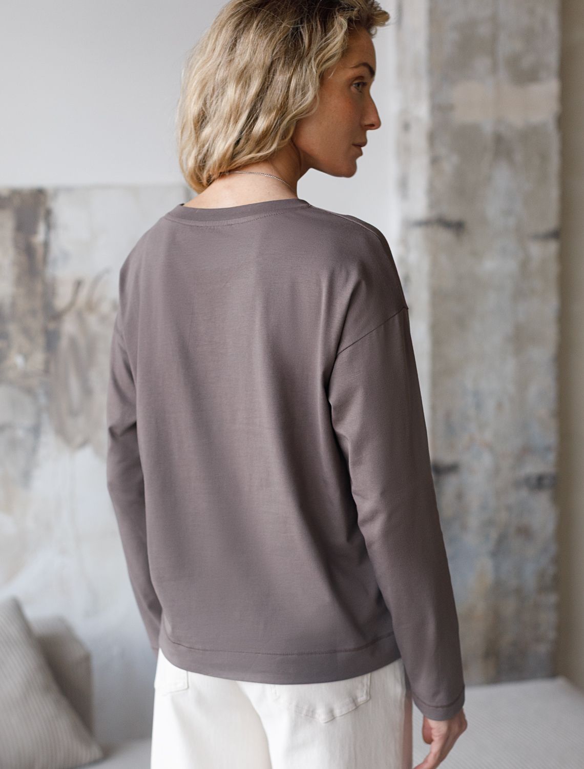 Базовый лонгслив из премиального хлопка с эластаном