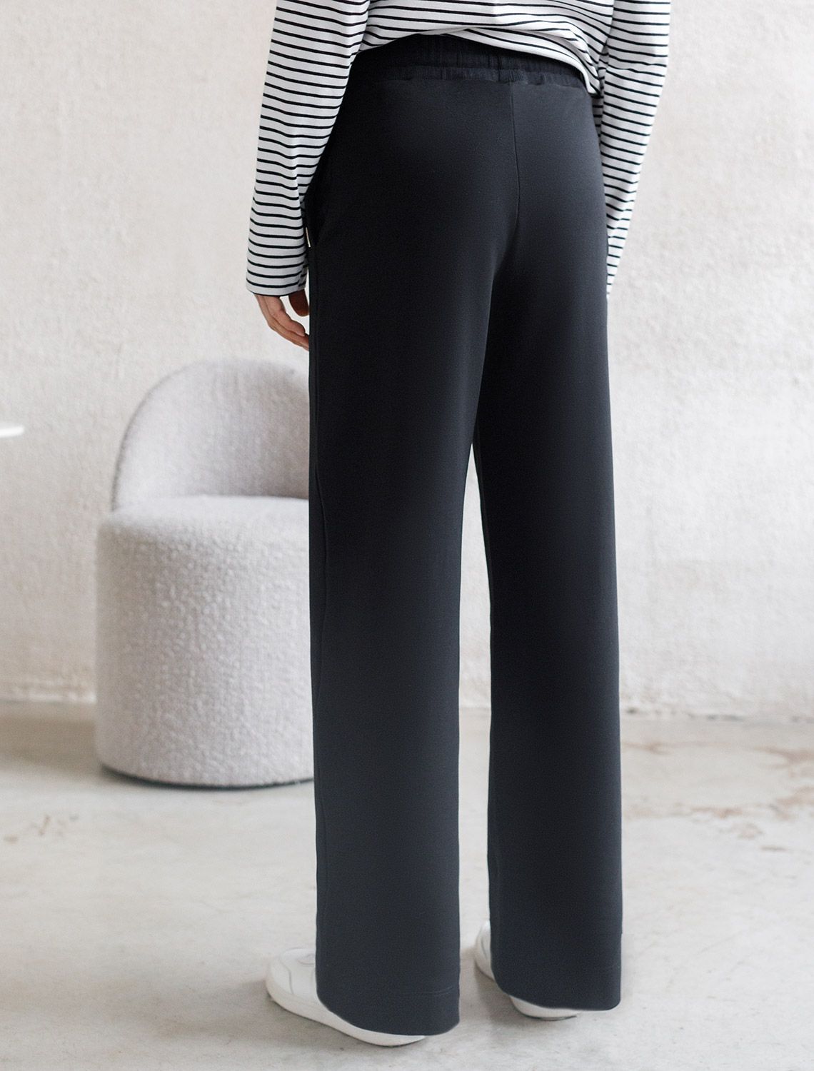 Прямые трикотажные брюки на резинке из футера двухнитки эластичные