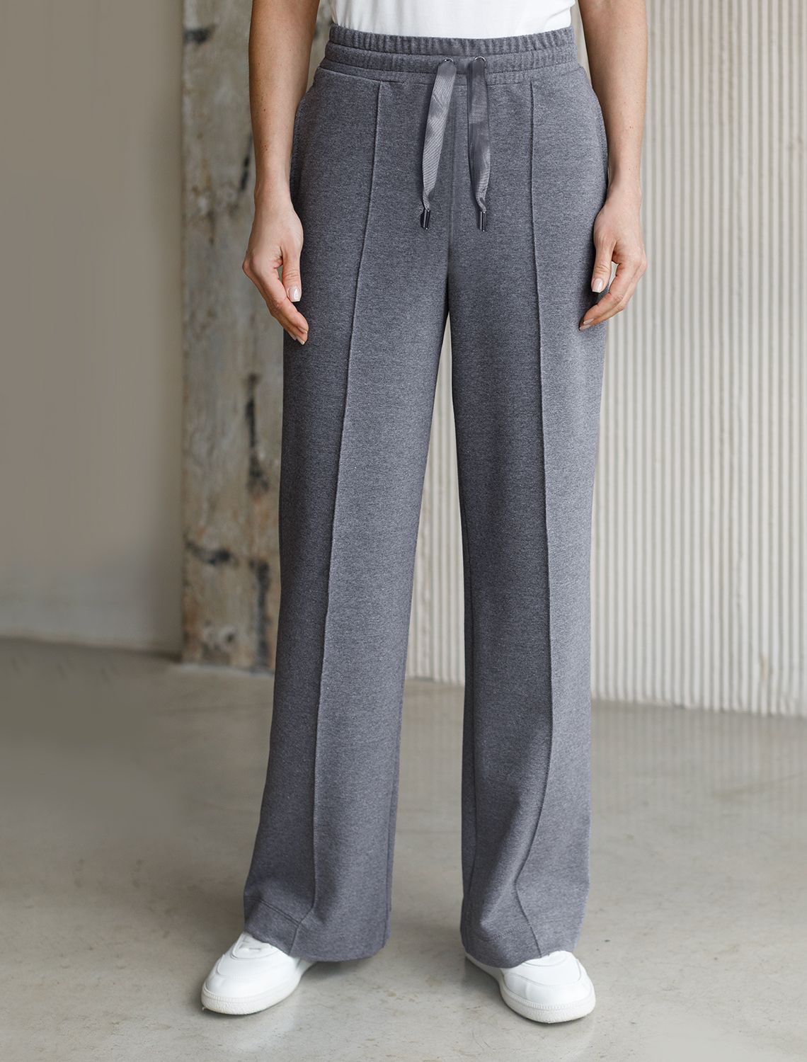 Прямые трикотажные брюки на резинке из футера двухнитки эластичные