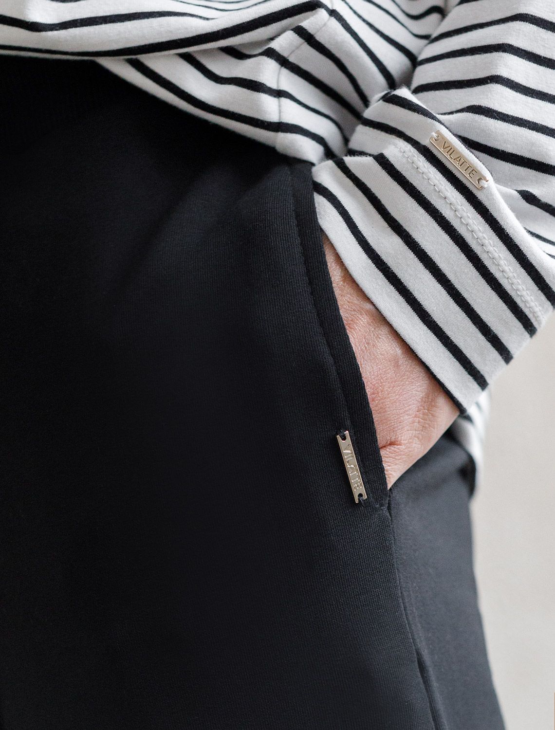 Прямые трикотажные брюки на резинке из футера двухнитки эластичные