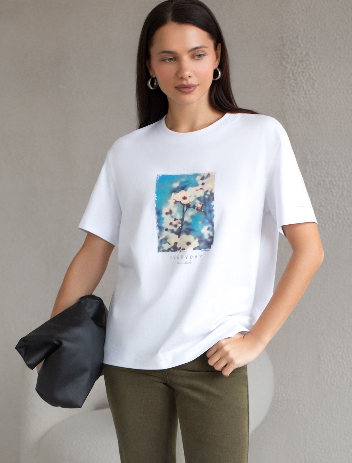 Свободная футболка с принтом из премиального хлопка с эастаном