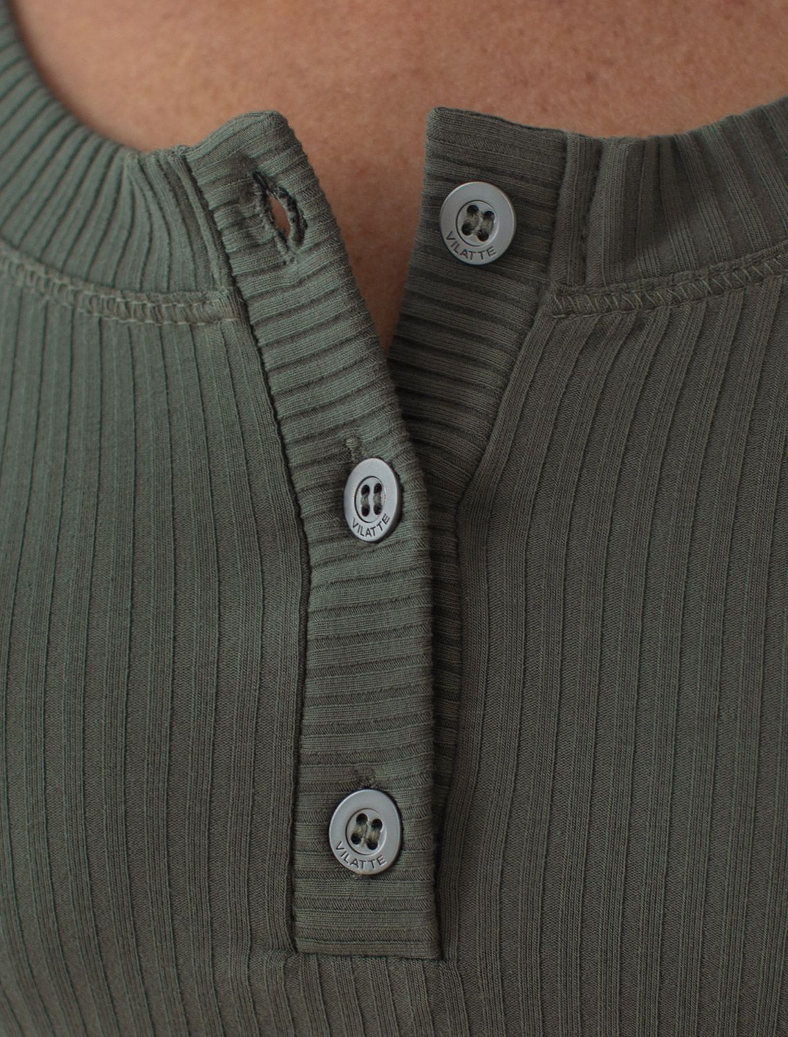 Футболка из трикотажа в широкий рубчик