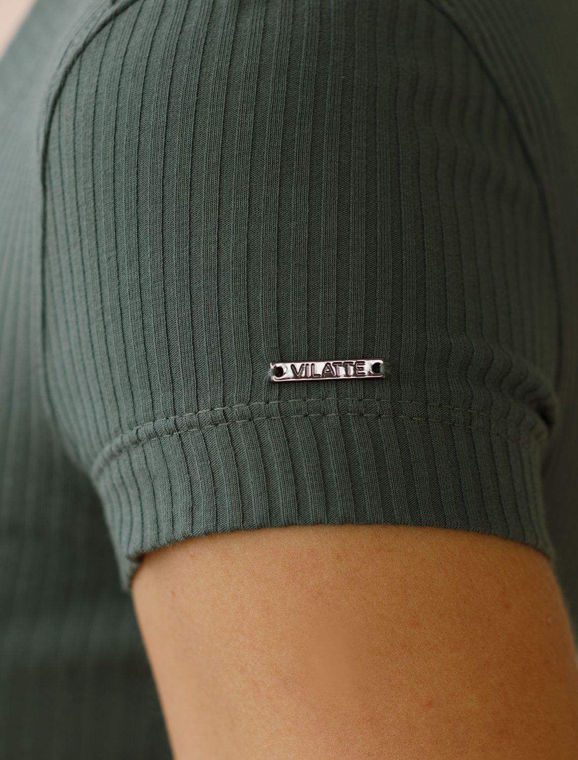 Футболка из трикотажа в широкий рубчик