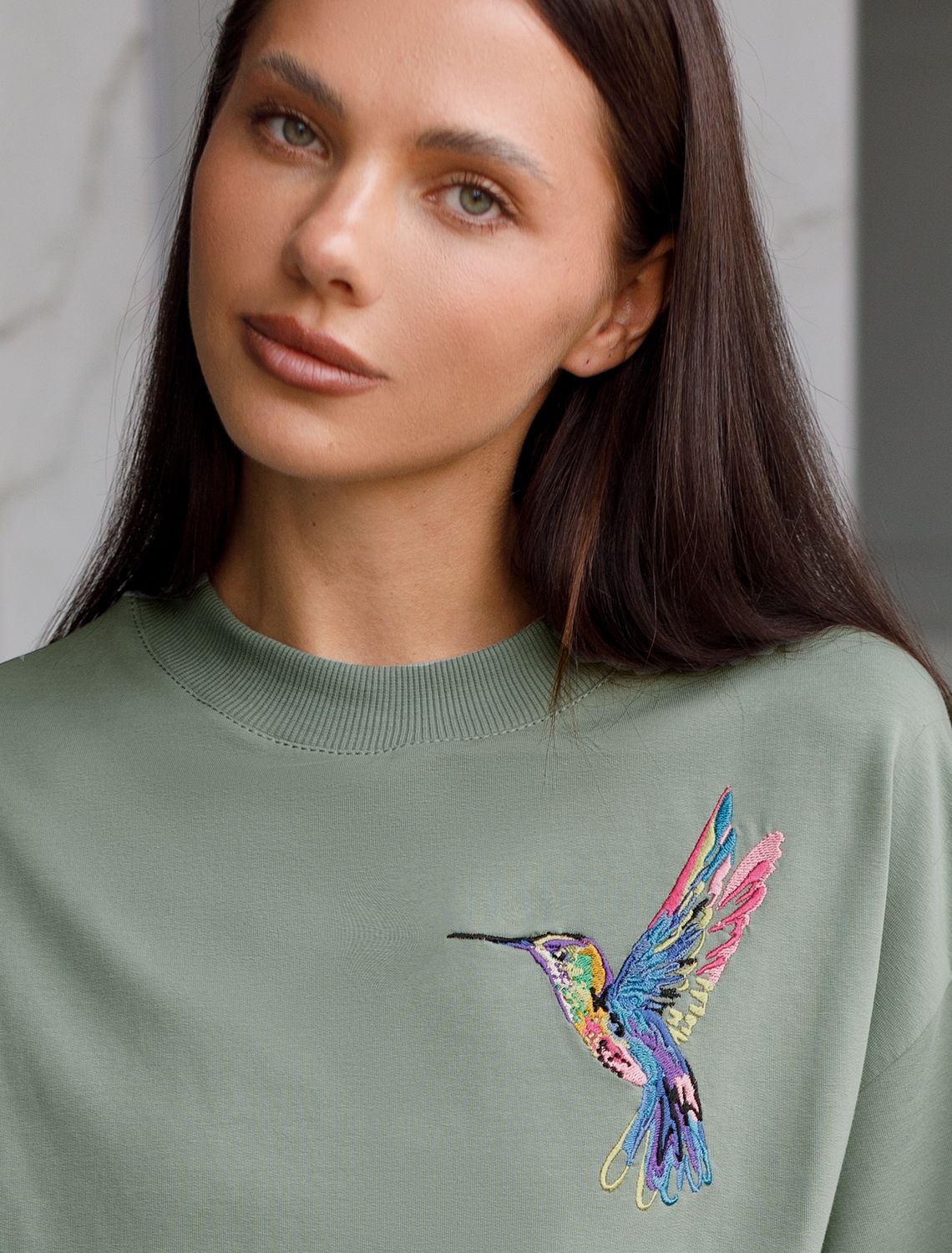 Футболка из тонкого эластичного футера со шнуром внизу