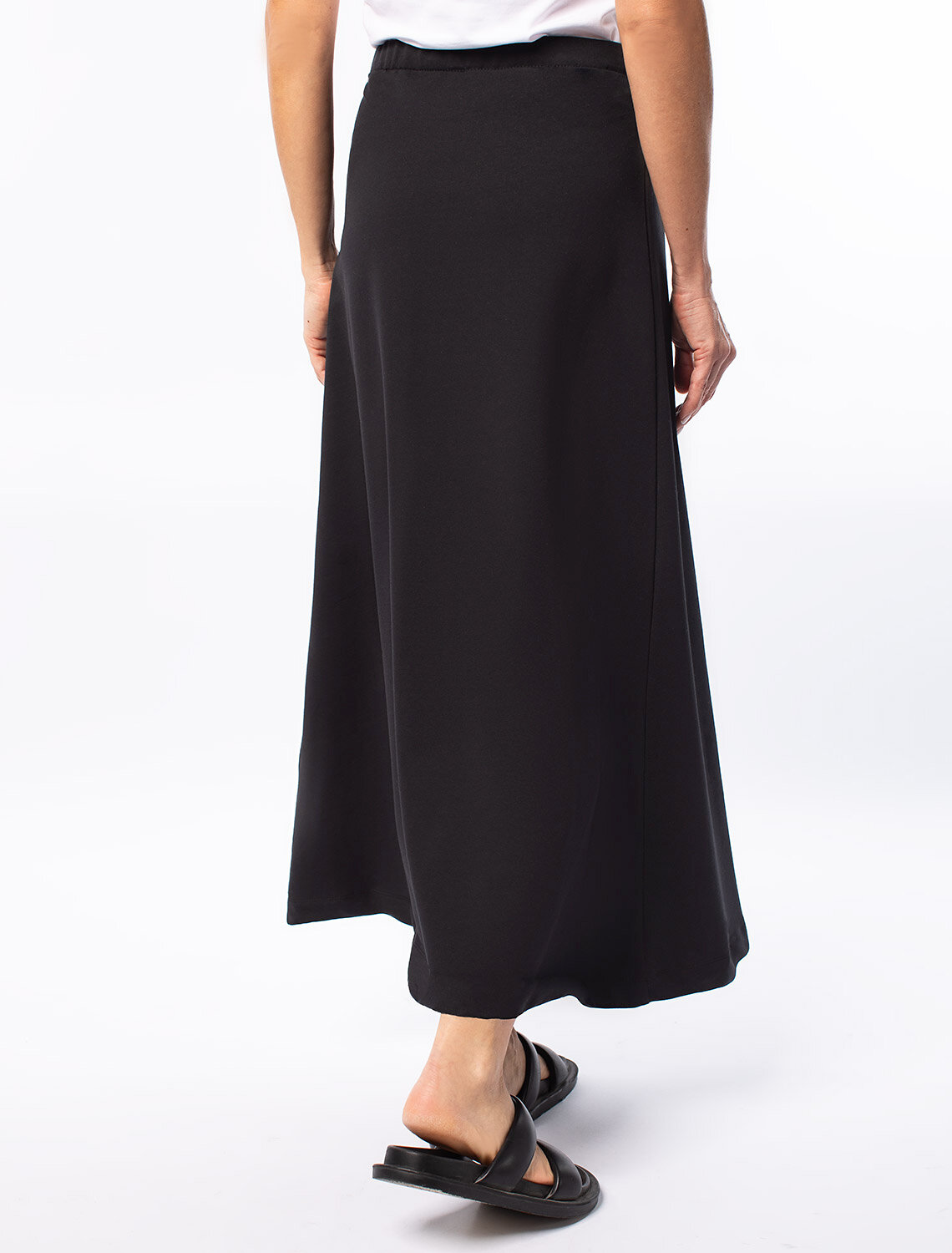 ст. цена2190руб.! VILATTE Юбка D46.034черный