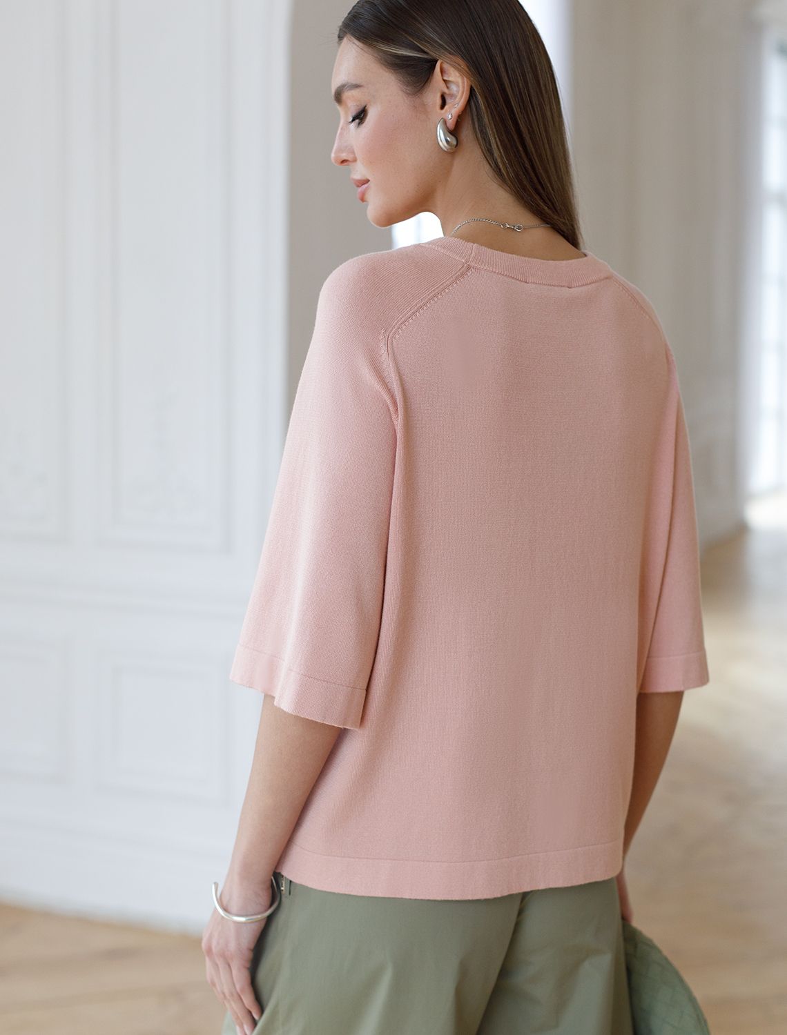 Свободный джемпер с рукавом 3/4 тонкой вязки из вискозы D39.403 светло-розовый