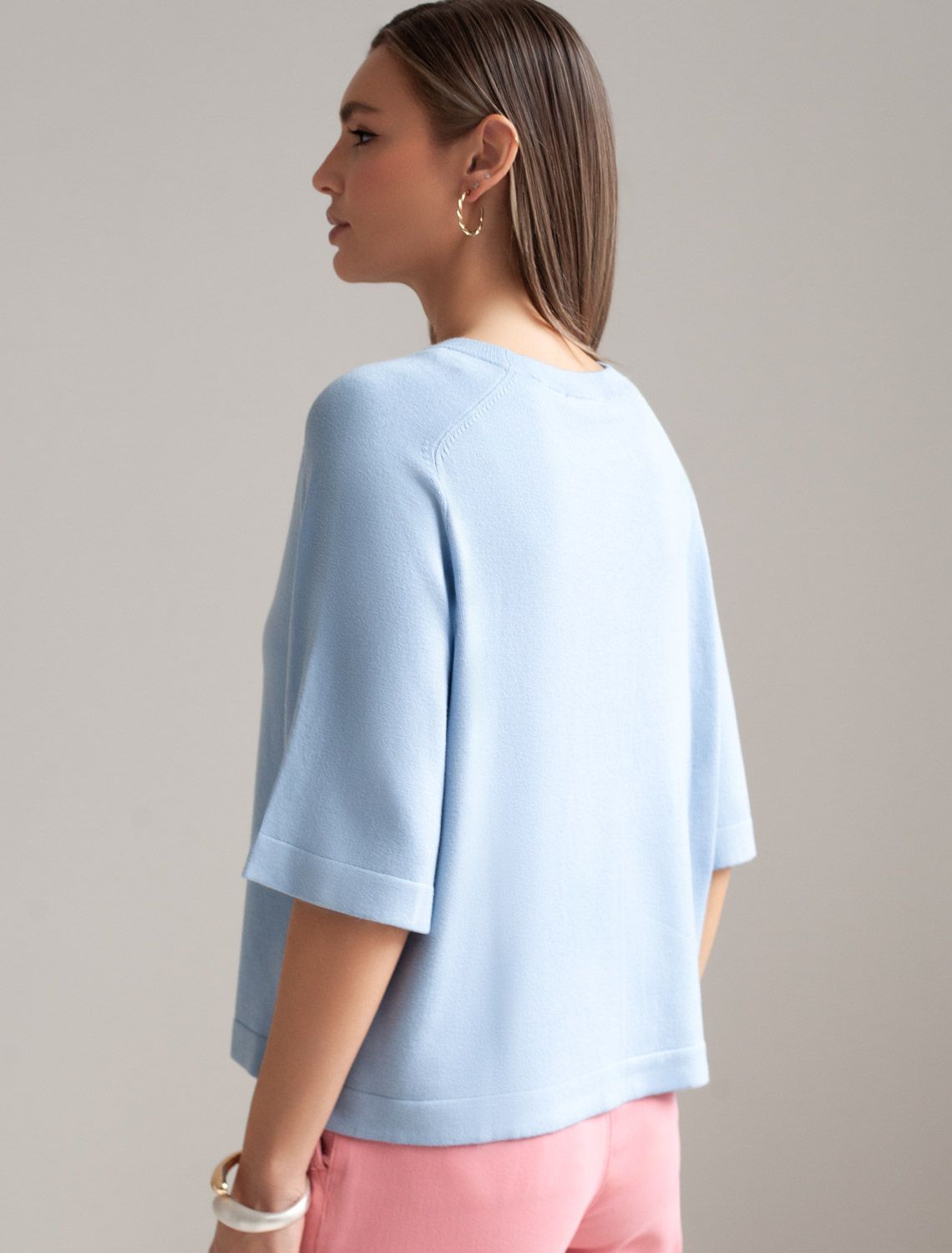 Свободный джемпер с рукавом 3/4 тонкой вязки из вискозы D39.403 светло-голубой