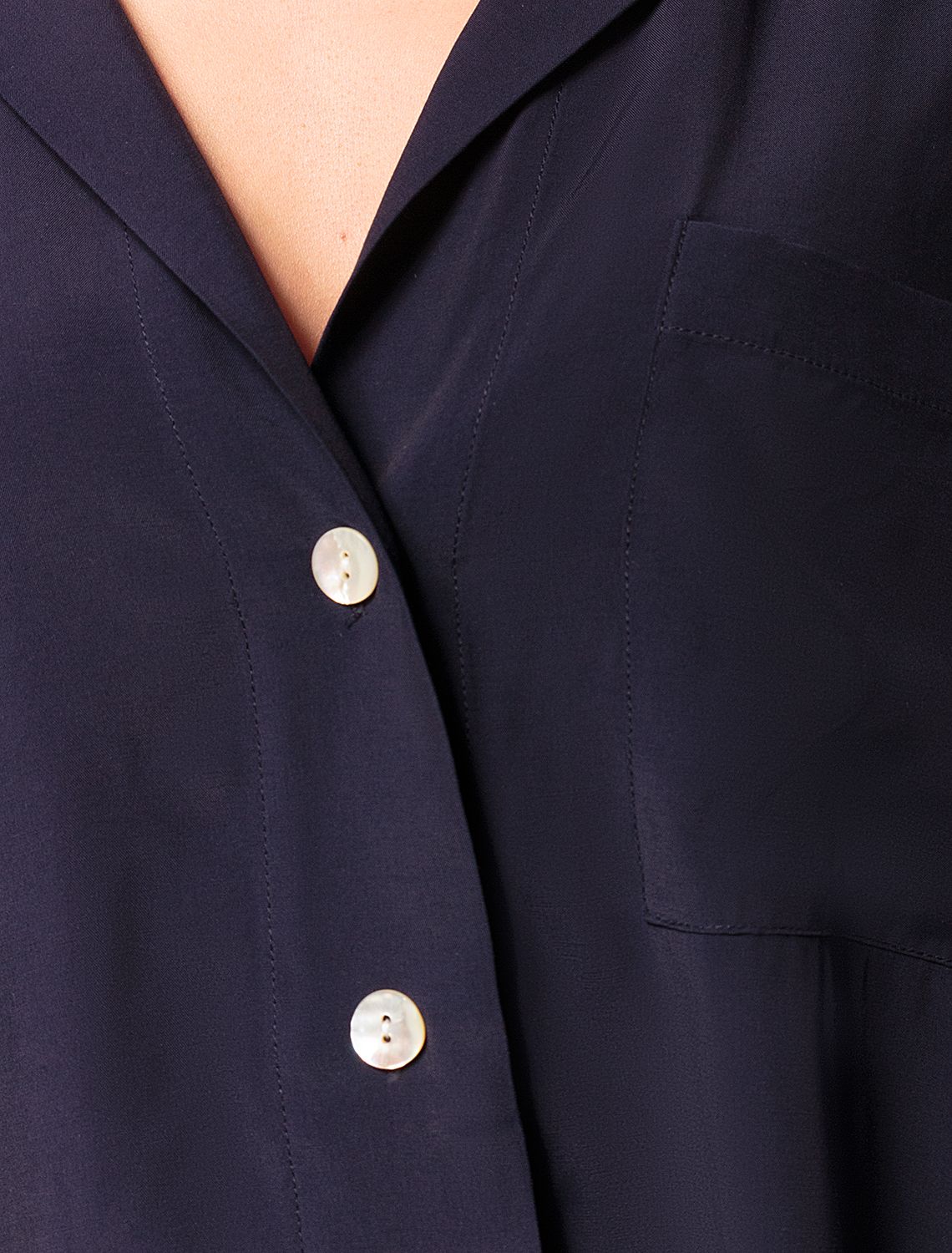 Ст.цена 2390р Свободная блузка из премиальной вискозы и лиоцелла D29.234 т.синий