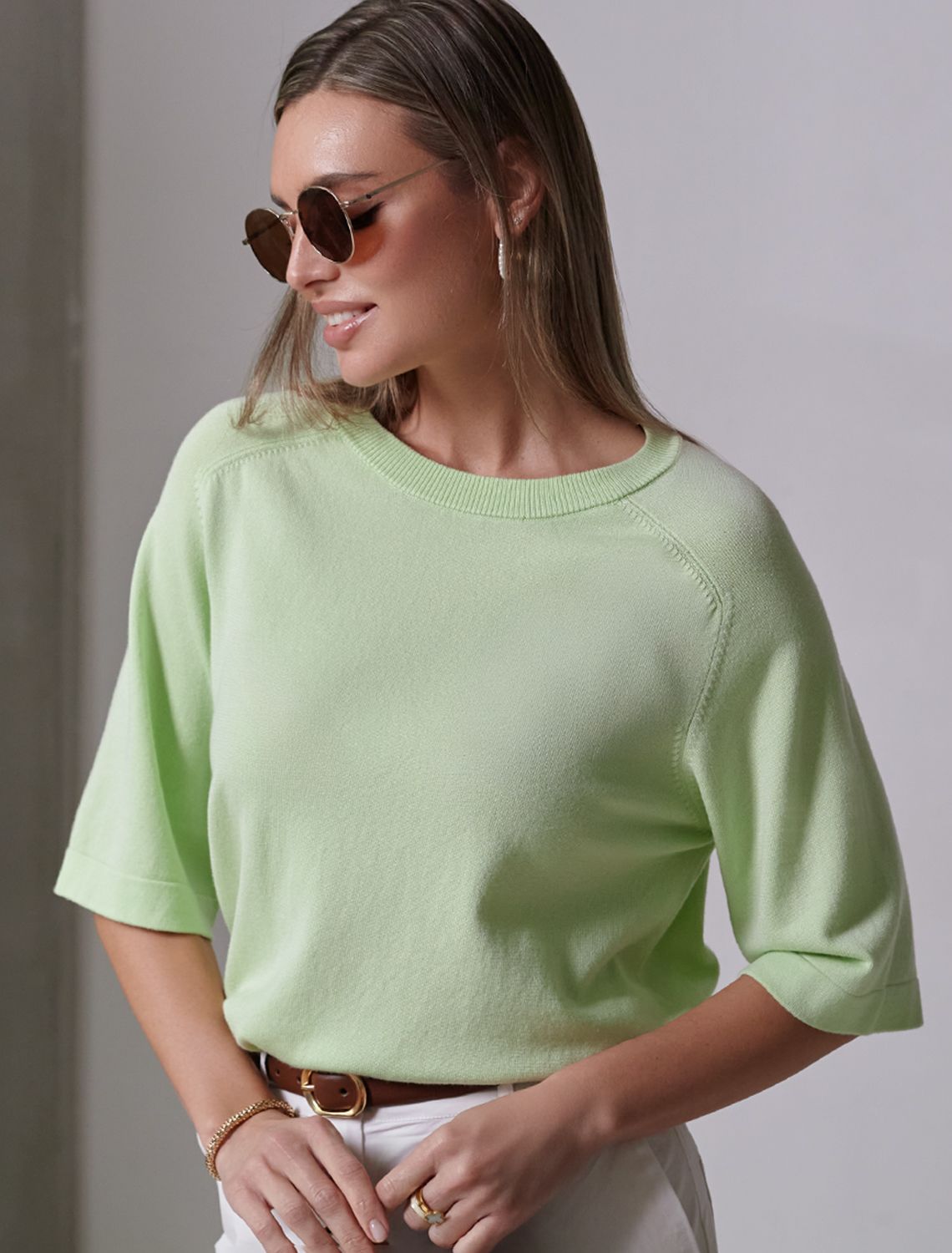 Свободный джемпер с рукавом 3/4 тонкой вязки из вискозы D39.403 светло-зеленый