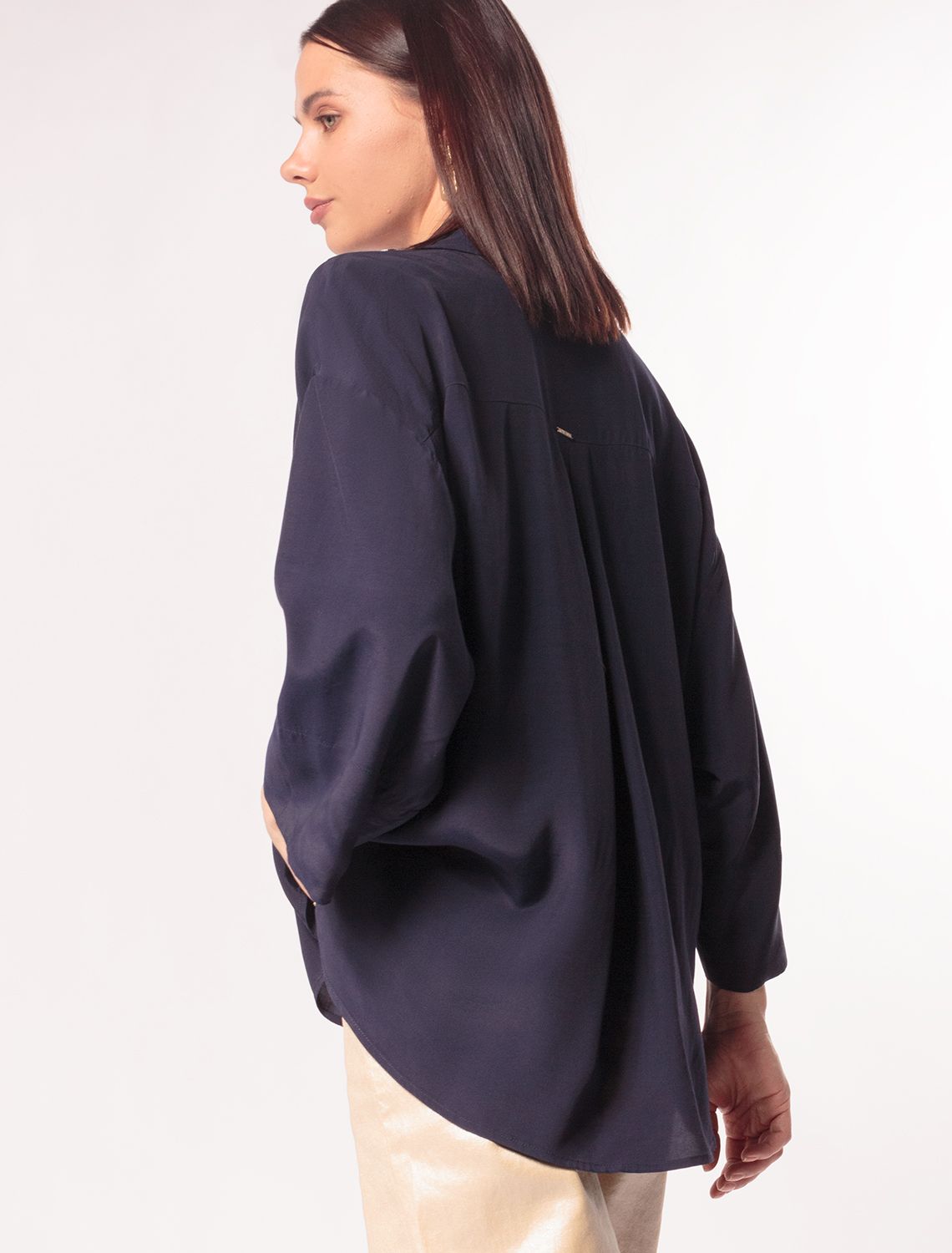 Ст.цена 2390р Свободная блузка из премиальной вискозы и лиоцелла D29.234 т.синий