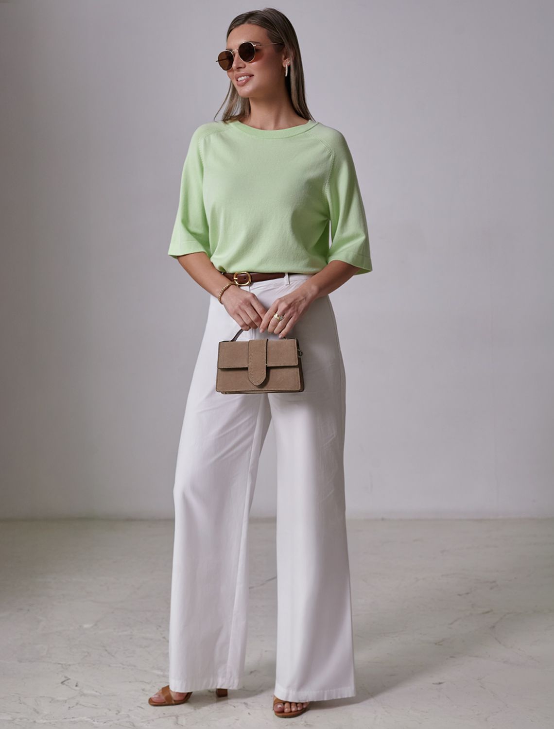 Свободный джемпер с рукавом 3/4 тонкой вязки из вискозы D39.403 светло-зеленый