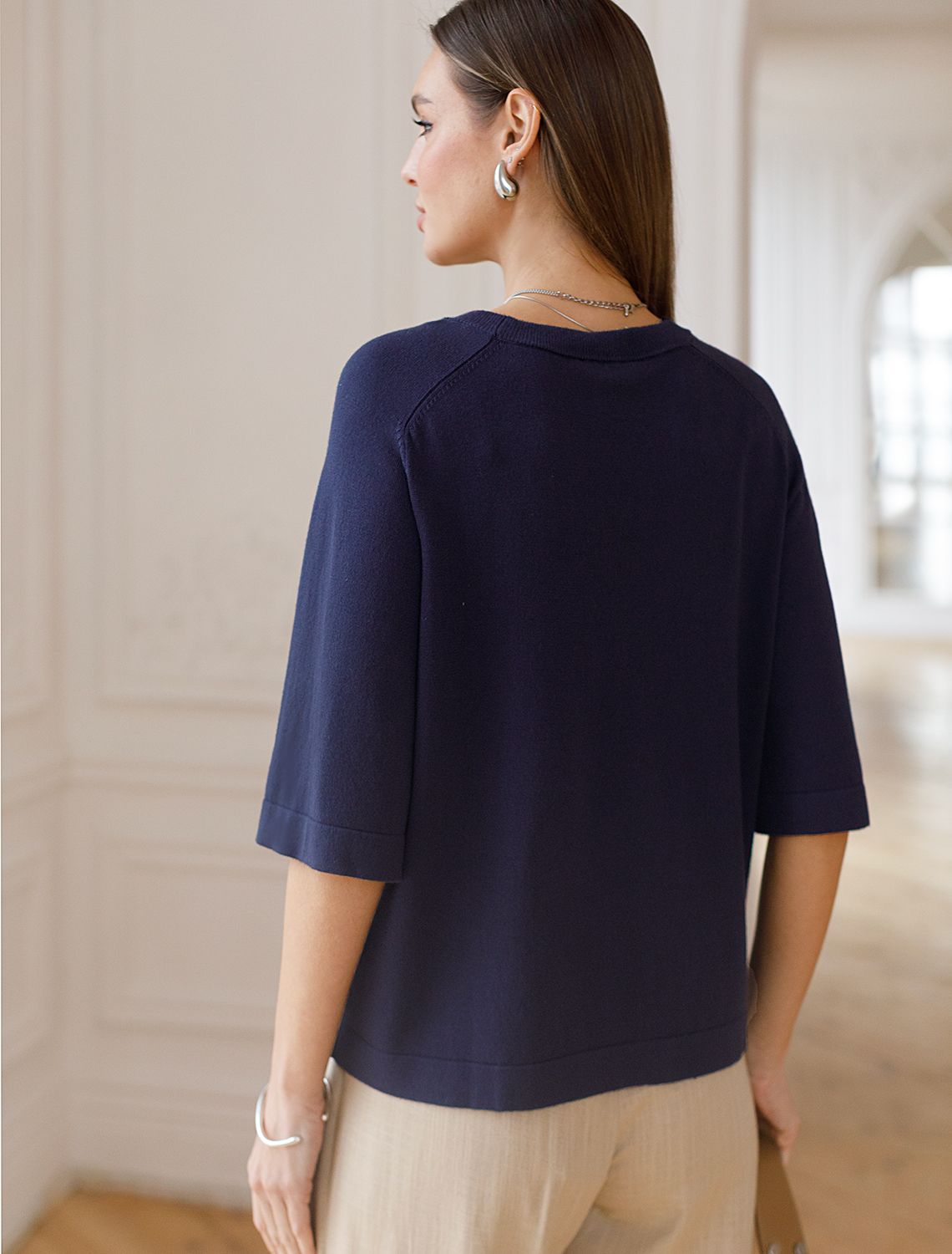 Свободный джемпер с рукавом 3/4 тонкой вязки из вискозы D39.403 темно-синий