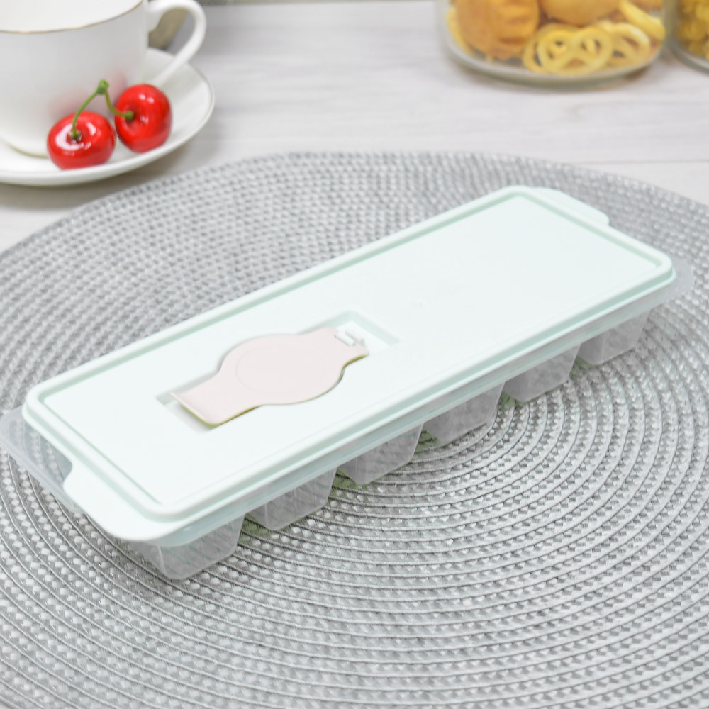 Форма для льда 12 ячеек с крышкой и клапаном