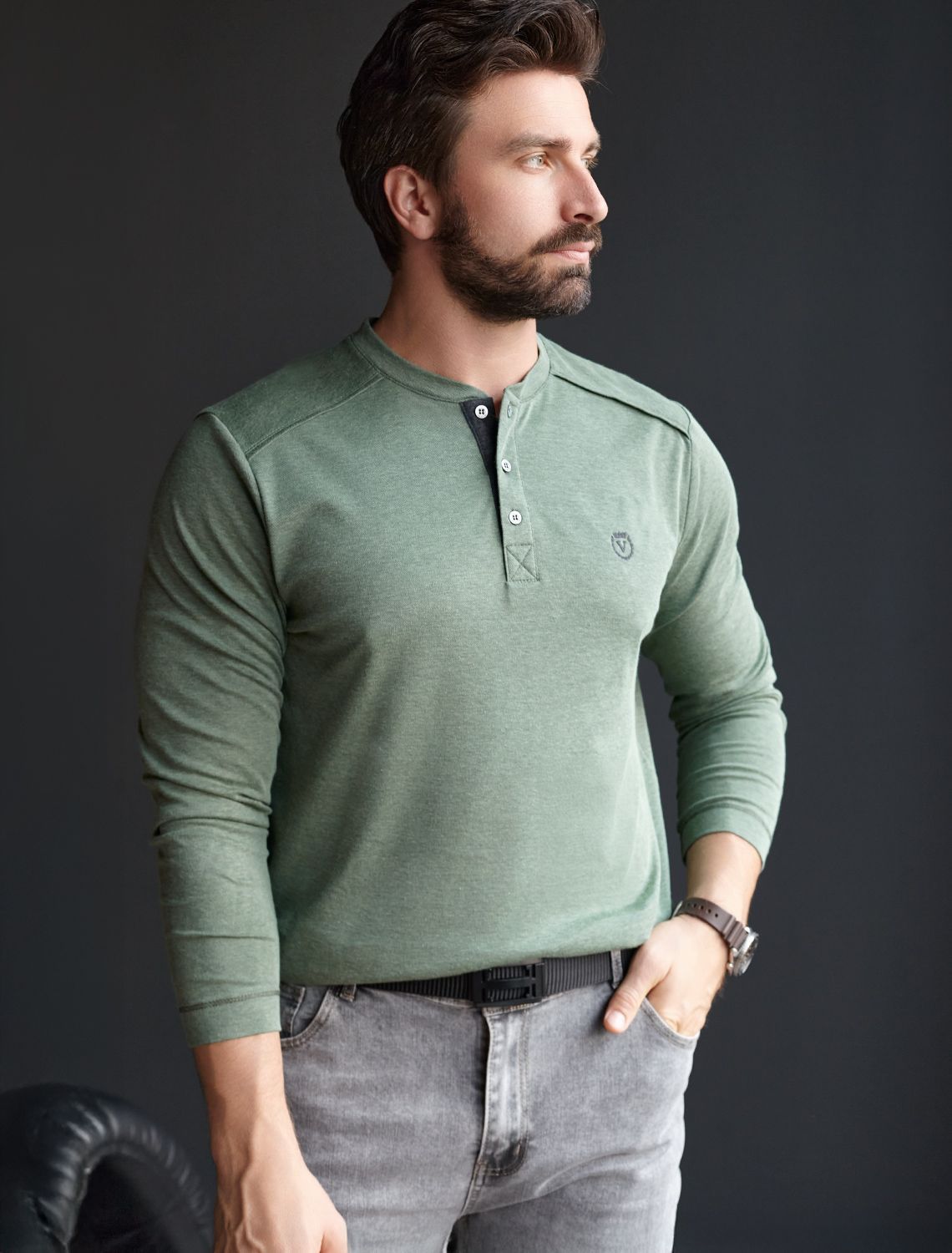 Джемпер хенли из полотна пике с меланжевым плетением с эластаном