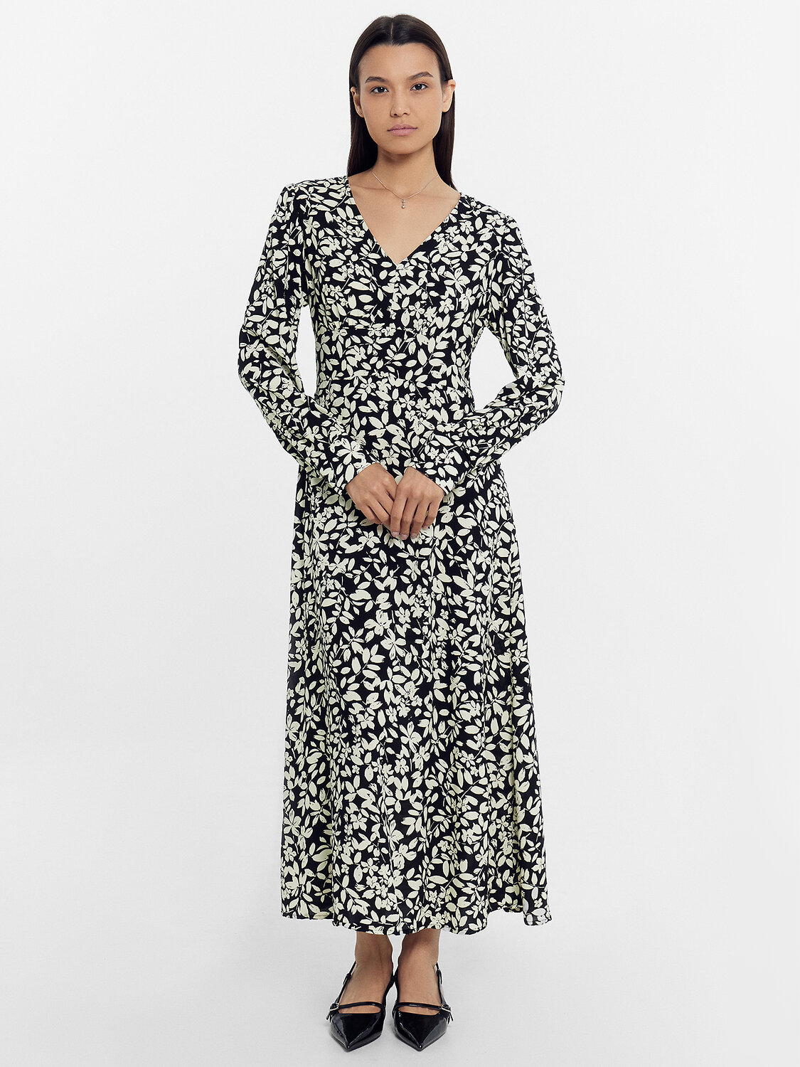 ст. цена1428руб.! MARK FORMELLE Платье 152512молочные цветы на черном